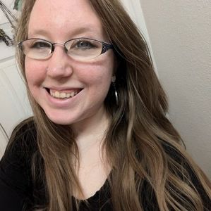 Meet your Posher, Caitlin